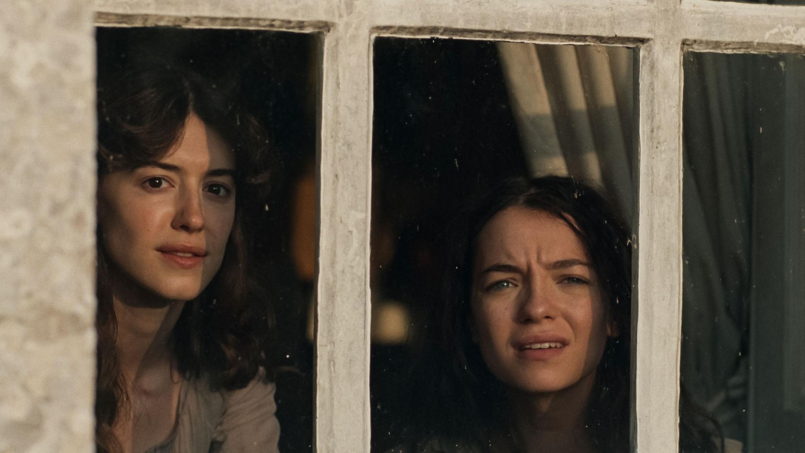 Daisy Edgar-Jones and Esmé Creed-Miles in a scene from Sense and Sensibility