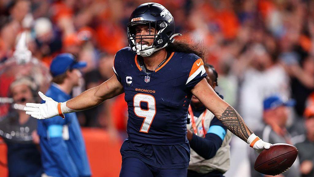 Talanoa Hufanga celebrates his second interception for the Denver Broncos against the Los Angeles Rams