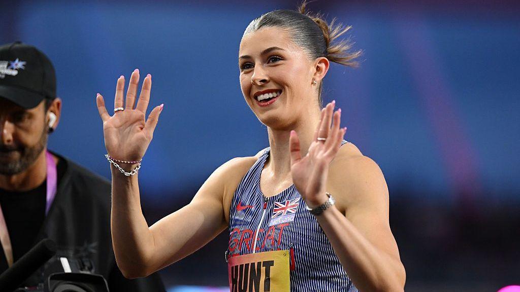 Amy Hunt smiles and waves after the 200m at the Ultimate Championship