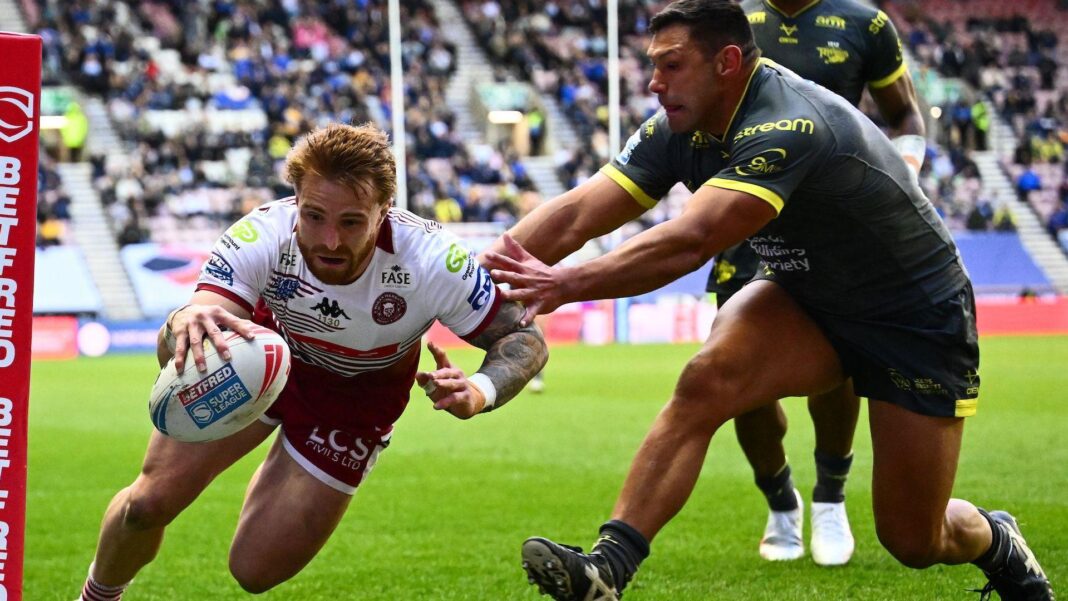 Wigan Warriors Adam Keighran evades Ryan Hall to score a try