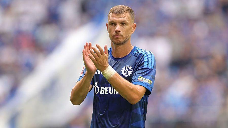 Schalke forward Edin Dzeko applauds