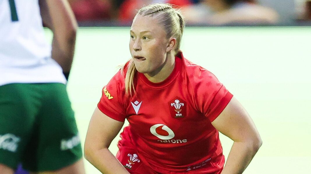 Seren Lockwood in action against South Africa