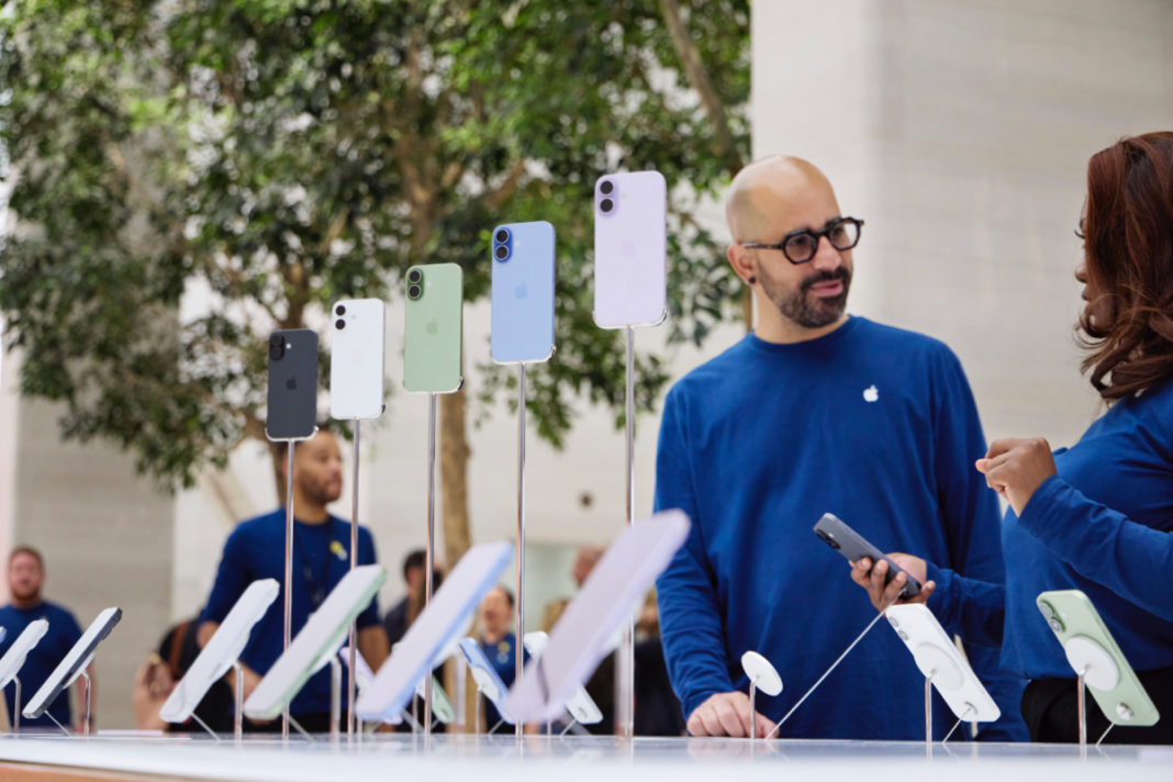 There are new shiny iPhones, so Apple is making you pay more for older models image