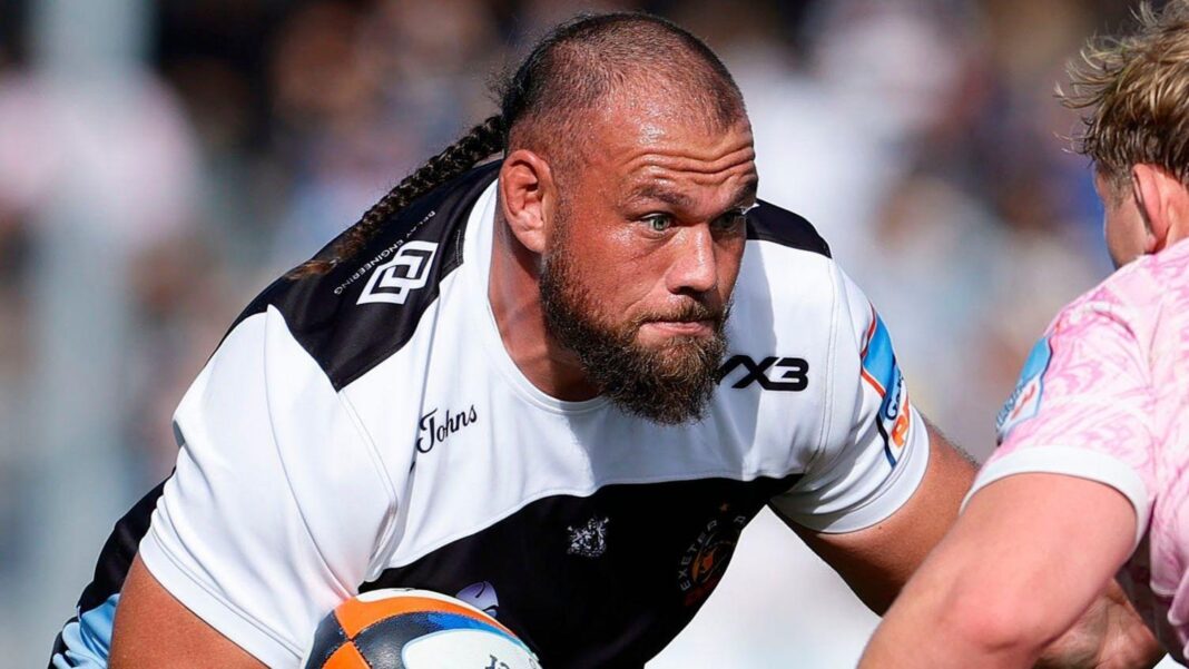 Josh Iosefa-Scott drives the ball into contact