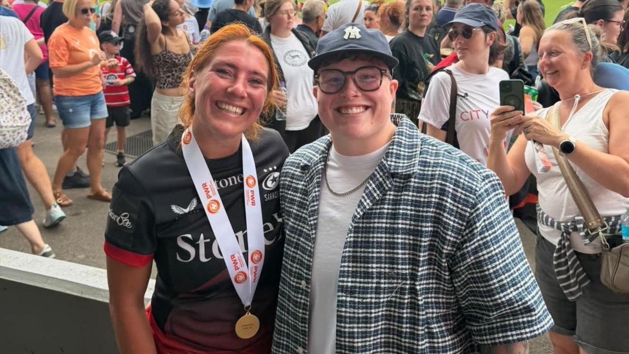 Georgia Evans celebrates winning the PWR title with partner Hannah Botterman