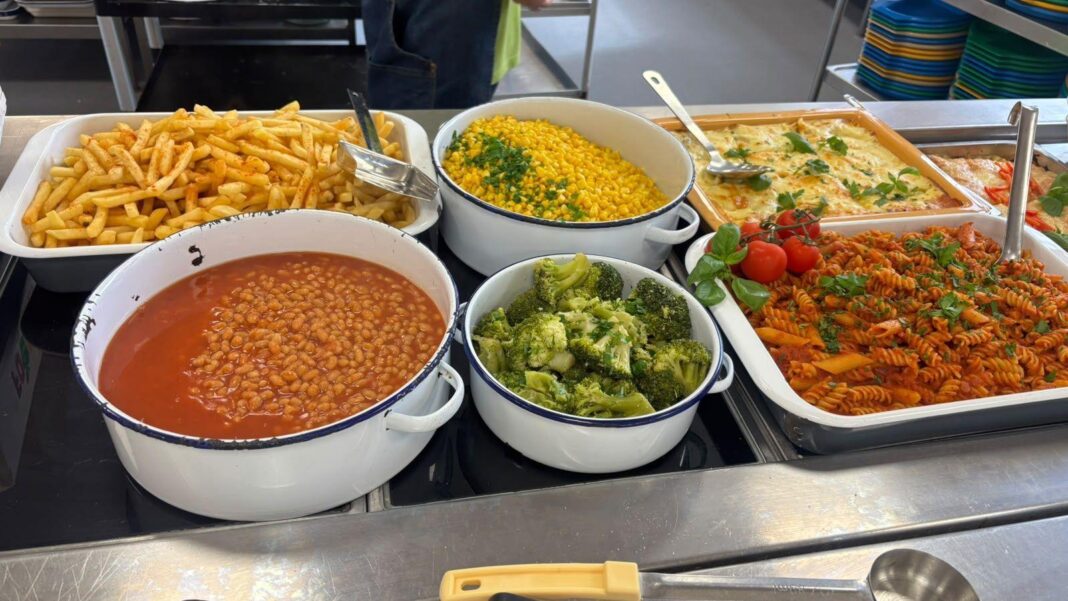Deep-fried food banned under new school dinner rules in England Chips, beans, sweetcorn, broccoli, pizza and pasta on offer for children's school lunch