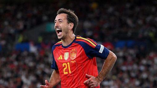 Oyarzabal scores for Spain against England