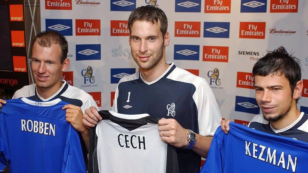 Arjen Robben, Petr Cech and Mateja Kezman hold up Chelsea shirts