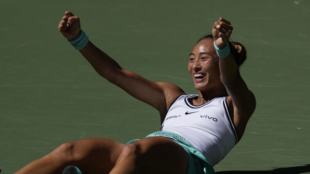 Zheng Qinwen drops to the floor in celebration