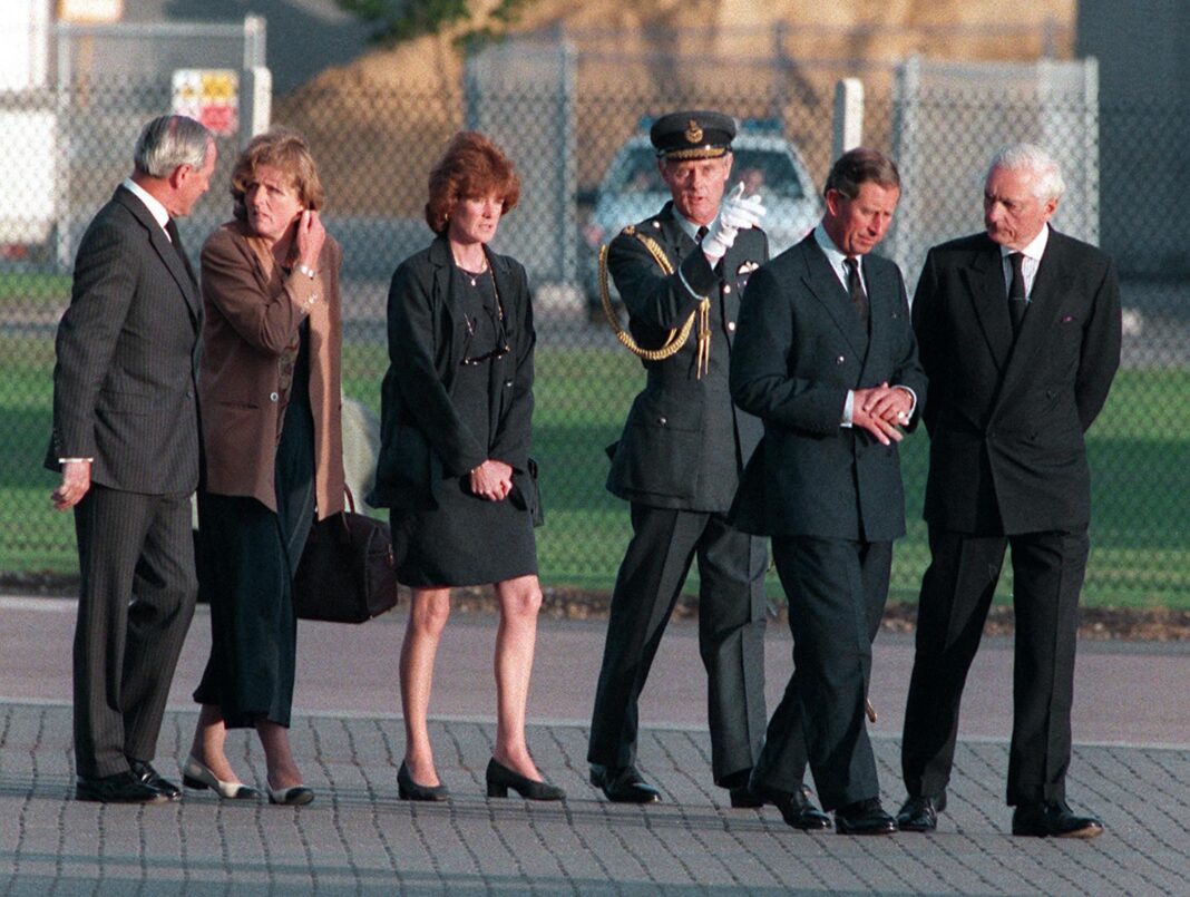 Earl Spencer’s Diana book opens old wounds royals would rather forget King Charles III (then Prince Charles, the Prince of Wales), Lady Jane Fellows (left) and Lady Sarah McCorquodale with officials at RAF Northolt to meet the coffin of Diana Princess of Wales, as it arrives from Paris where she was killed in a car crash, 31st August 1997.