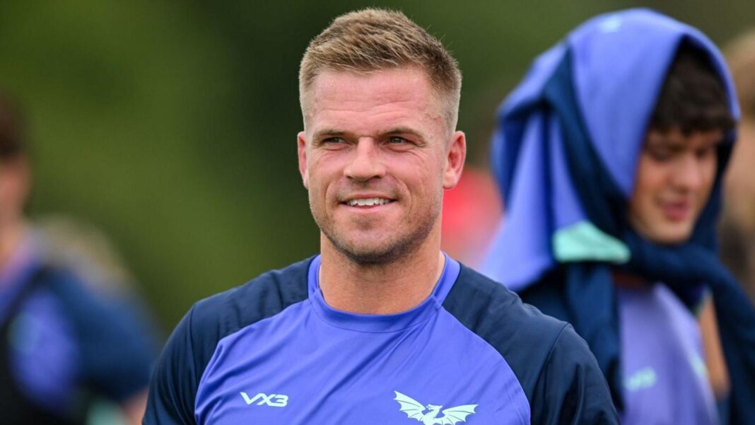 Anscombe’s Scarlets debut delayed by paperwork Gareth Anscombe in training for Scarlets ahead of the 2026-27 season.
