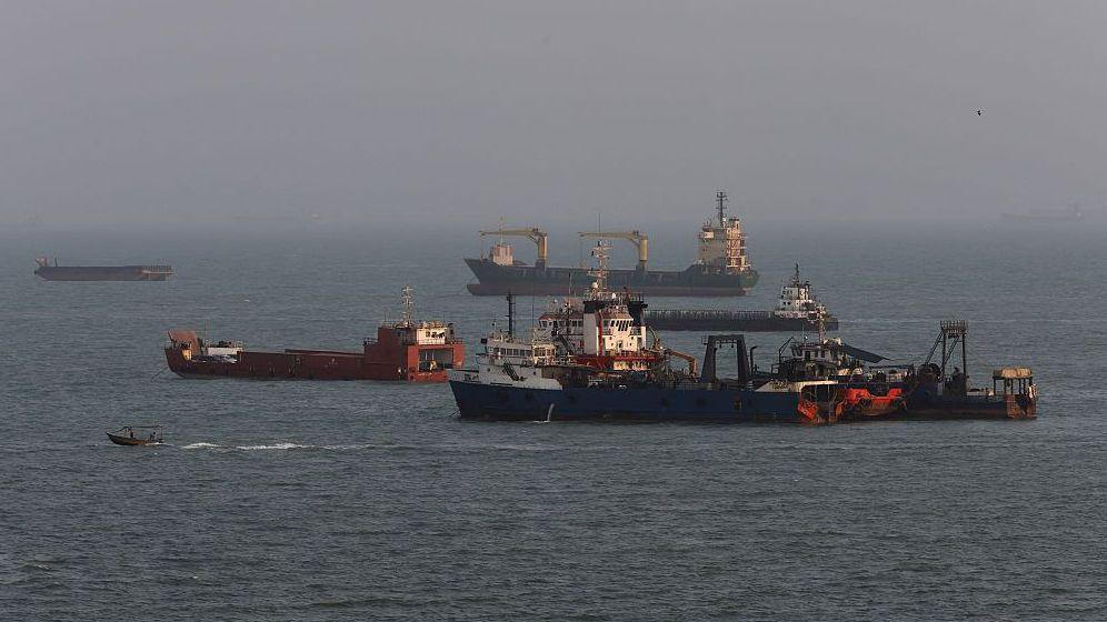 Ships in the Strait of Hormuz