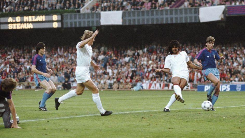 Ruud Gullit scores