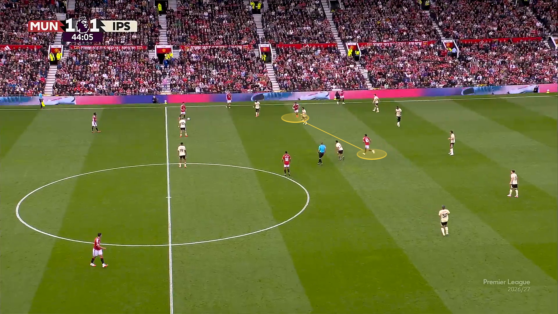 Screen grab from Manchester United v Ipswich showing Bruno Fernandes and Matheus Cunha's attacking movement