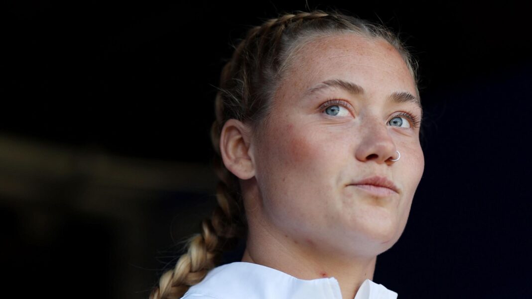 Aitchison to steer England in WXV opener England lock Delaney Burns