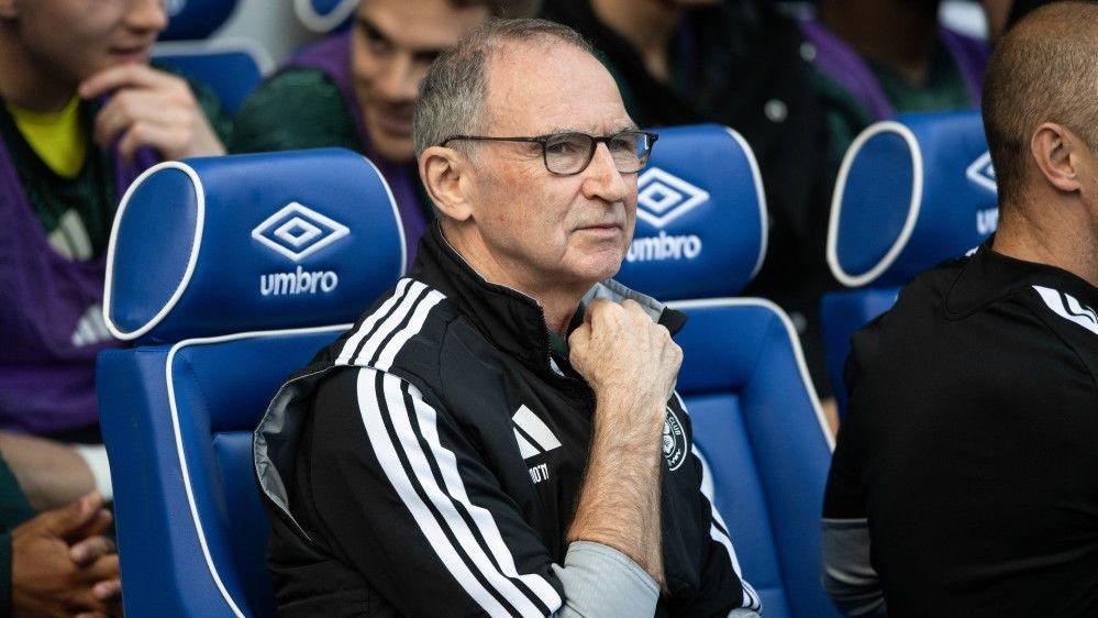 Martin O'Neill in the Ibrox dugout