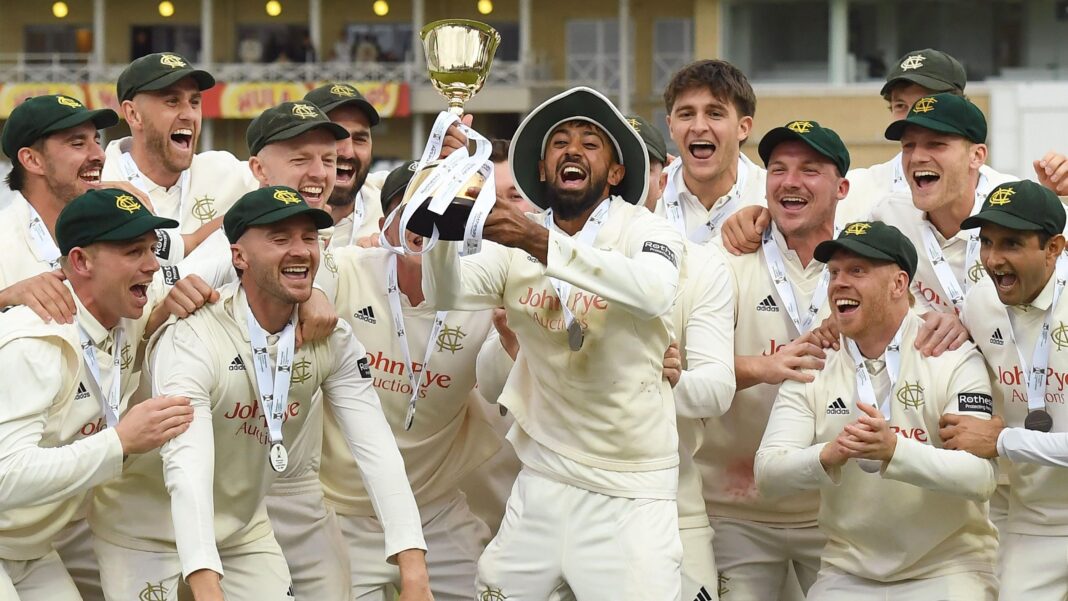 Somerset and Notts chase history, Bears also in hunt Haseeb Hameed hoists the County Championship aloft at Trent Bridge with the rest of the players behind him