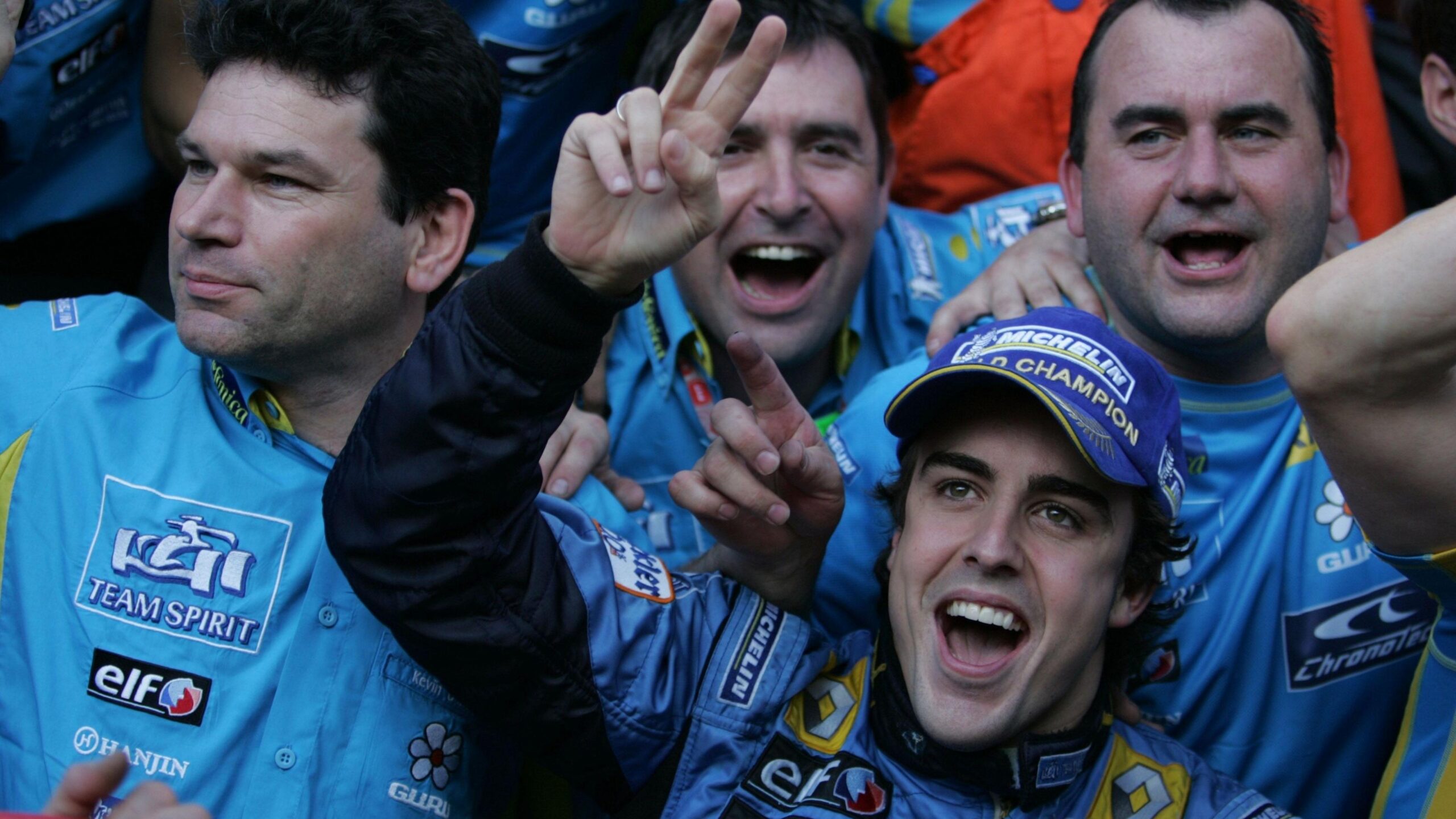 Fernando Alonso holds up two fingers on his right hand as he celebrates winning the 2006 drivers' championship with his Renault team