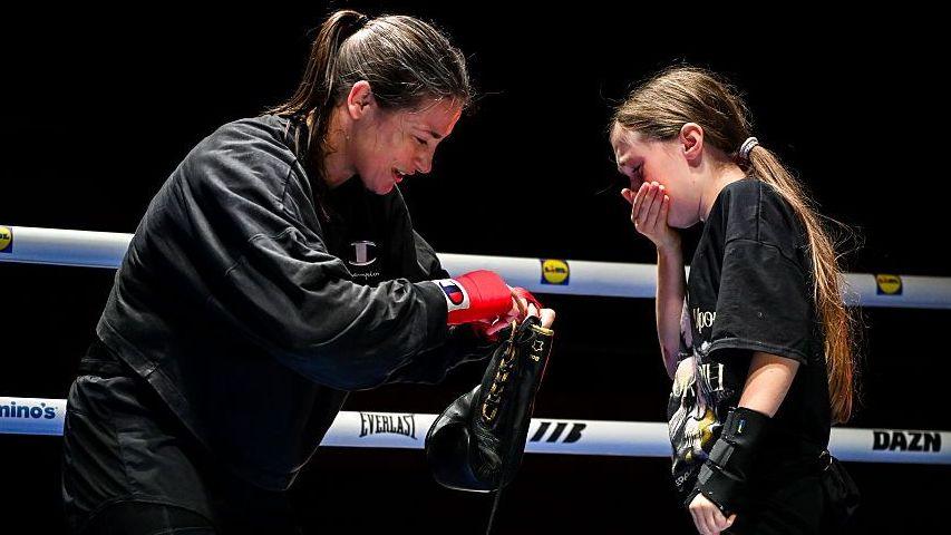 Katie Taylor in the ring with 10-year-old Clodagh Keating from Dublin