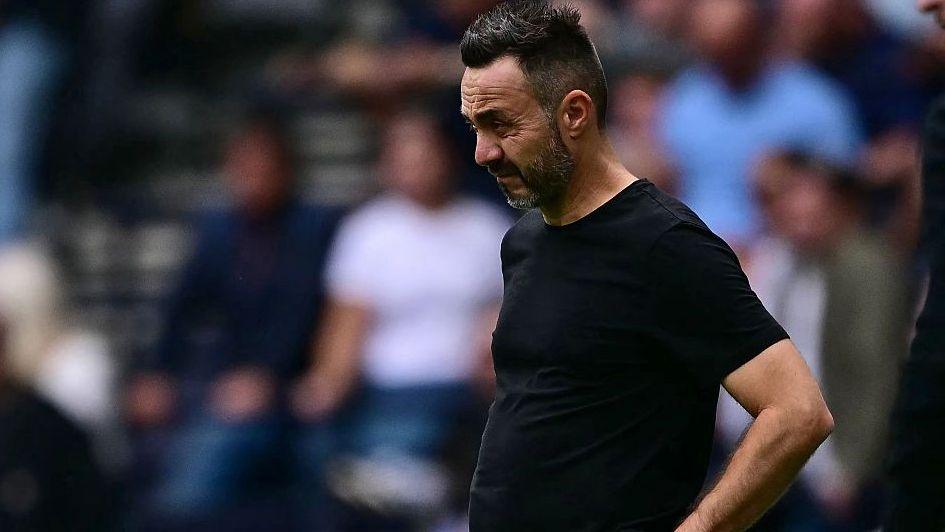 Roberto De Zerbi looks on during the Premier League match between Tottenham Hotspur and Aston Villa
