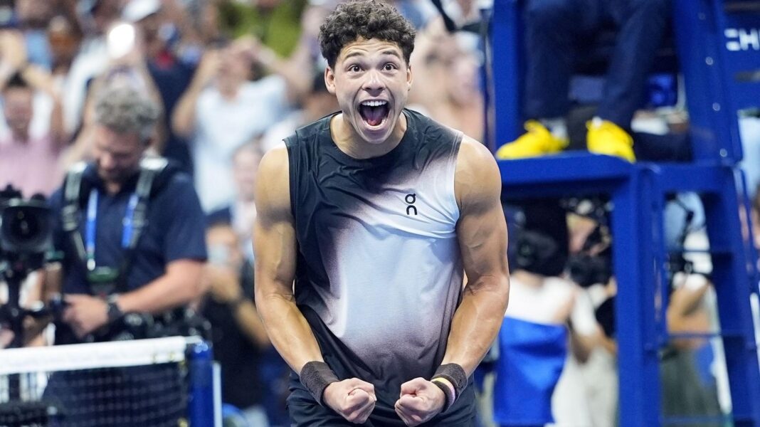 Shelton beats Alcaraz in latest-ever US Open finish to reach semis Ben Shelton celebrates his US Open quarter-final victory over Carlos Alcaraz