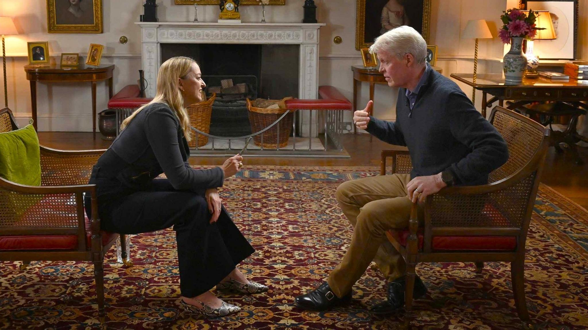The BBC's Laura Kuenssberg sits opposite Earl Spencer in a room at the Althorp estate.
