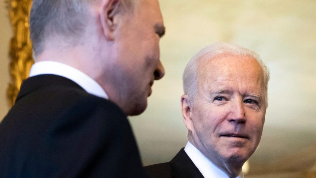 ‘I was lured into a trap’: Evan Gershkovich on moment that led to 16 months in Russian jail Image shows Putin and Biden