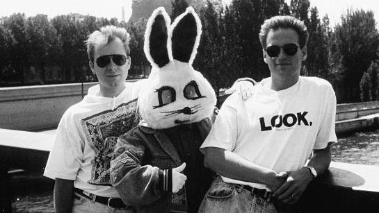 Jive Bunny And The Mastermixers creator dies at 84 A black and white picture of pop band 'Jive Bunny and the Mastermixers' posing with someone in a bunny costume in Paris, circa 1985. All three are leaning against the railing of a bridge. The bunny is given a thumbs up gesture.