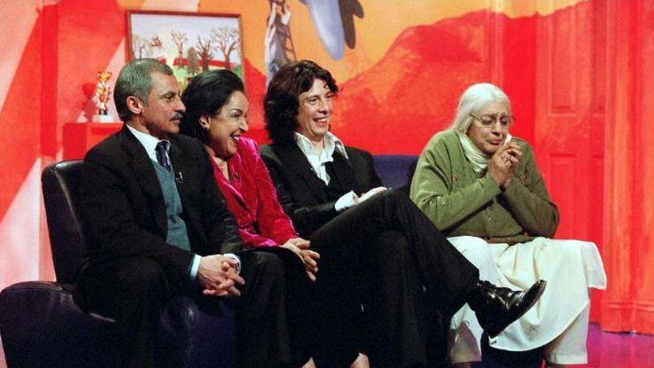 The Kumars at No 42 - Picture Shows: Ashwin Kumar (VINCENT EBRAHIM), Madhuri Kumar (INDIRI JOSHI), Laurence Llewelyn Bowen and Sushila Kumar (MEERA SYAL) TX - BBC TWO Monday 27 May 2002 The Kumar family return for another series of their award winning show. (l-r) Ebrahim, Vincent ; Joshi, Indiri ; Llewelyn-Bowen, Laurence ; Syal, Meera