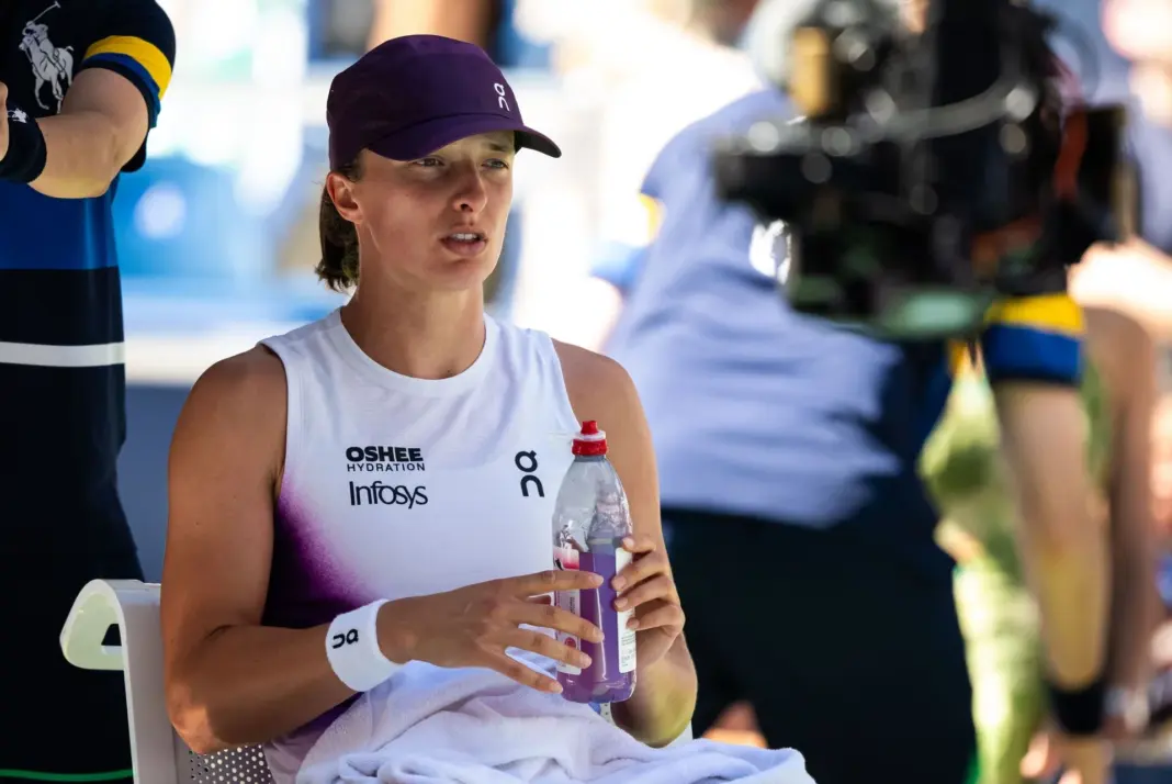 “Respect her” – Iga Swiatek’s childhood coach sends strongly-worded message to shut down Pole’s critics amid form slump “Respect her” – Iga Swiatek’s childhood coach sends strongly-worded message to shut down Pole’s critics amid form slump