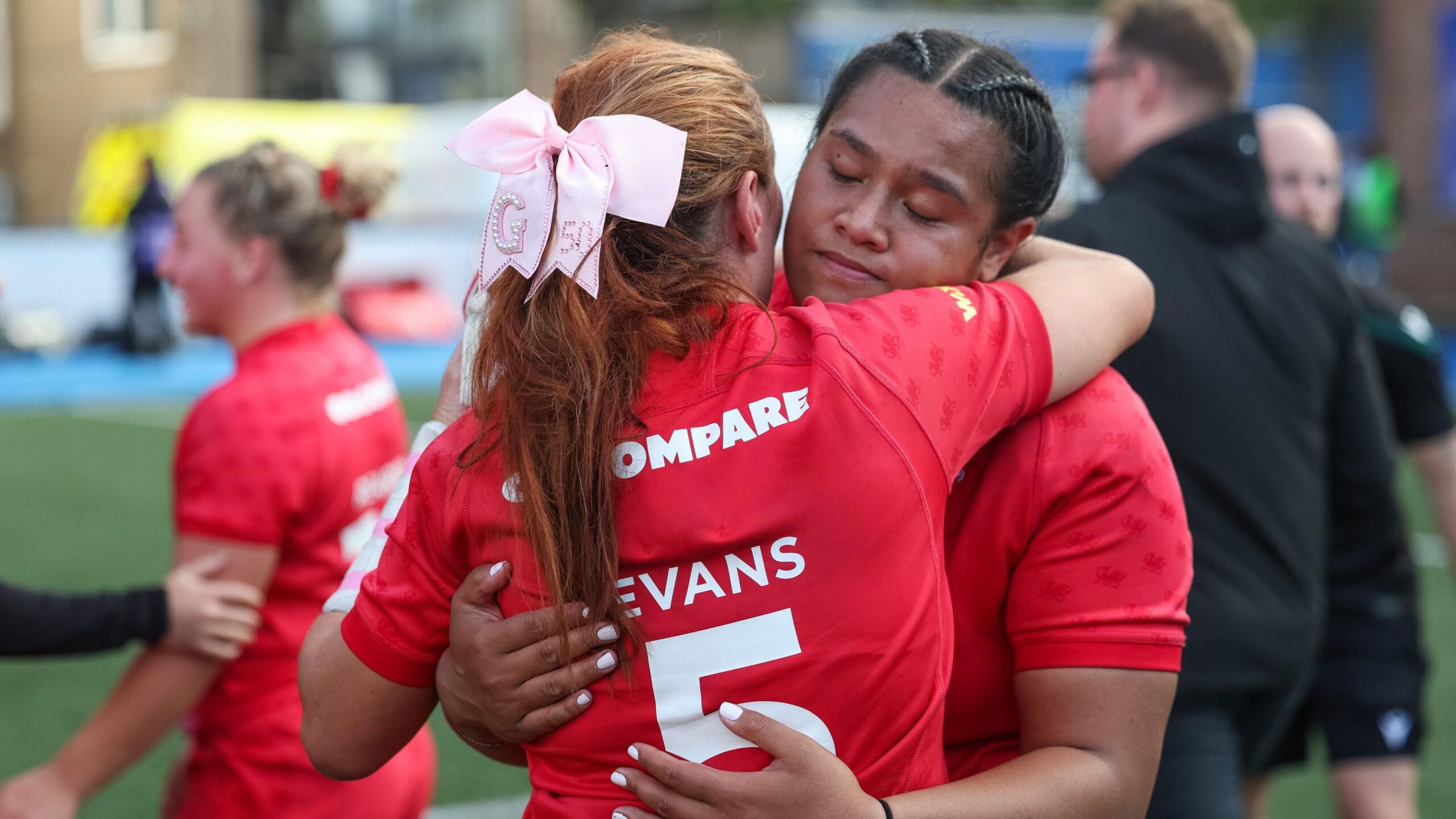 Sisilia Tuipulotu hugging Georgia Evans after defeat by USA