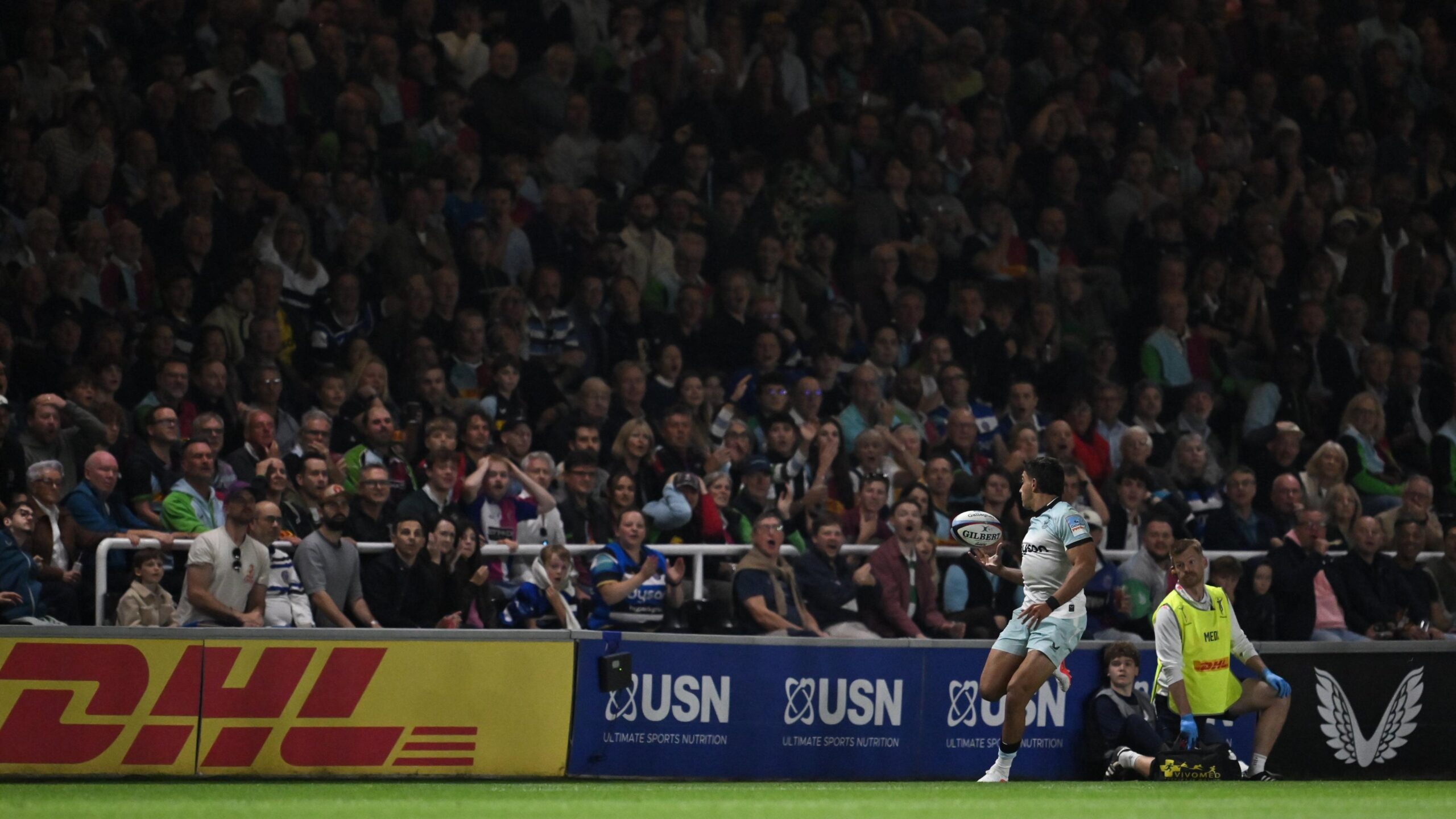 Santi Carreras gathers a kick ahead