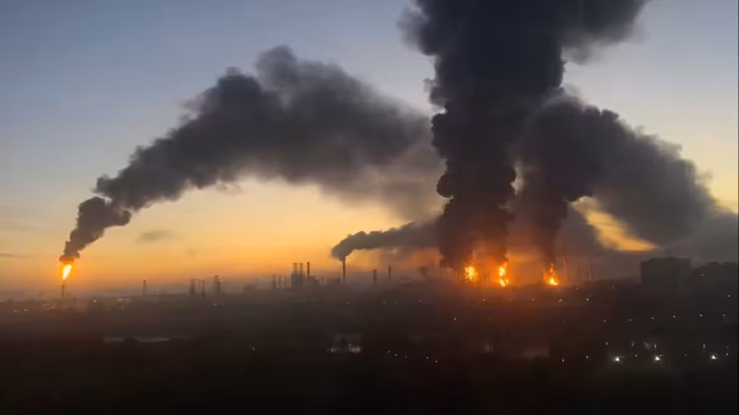 Trump presses Zelenskyy to stop hitting Russian refineries Httpsd1e00ek4ebabms cloudfront netproduction2dfdfb6f cad6 43fa 899c 72dfca390470