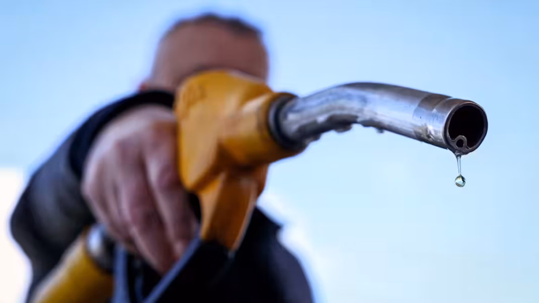 Oil price rise puts more pressure on government bonds Httpsd1e00ek4ebabms cloudfront netproductionc8528808 b592 417a a3b4 79de01446208