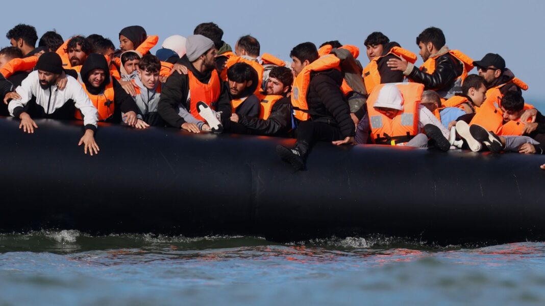 UK-France ‘one in, one out’ migrant deal scrapped Skynews hardelot france dinghy 7359295