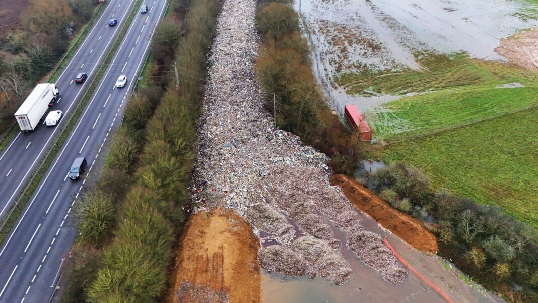 Two more arrests over ‘infamous’ illegal dump site in Oxfordshire Skynews kidlington waste fly tipping 7150197