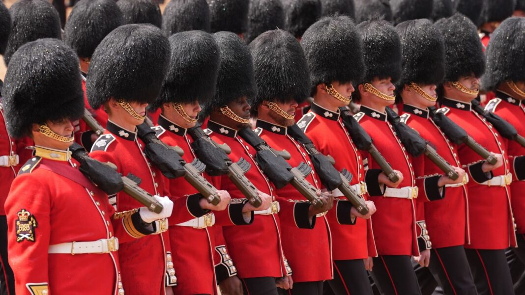 Bearskin caps worn by King’s Guards should be replaced with fake fur alternative, MPs say Skynews kings guard bearskin 7351798