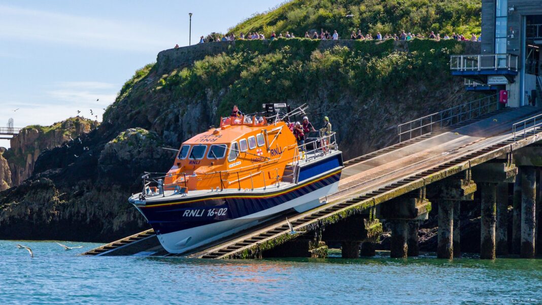 RNLI issues guidance over wearing uniform after staff suffer ‘unacceptable abuse’ Skynews lifeboat rnli 7347193