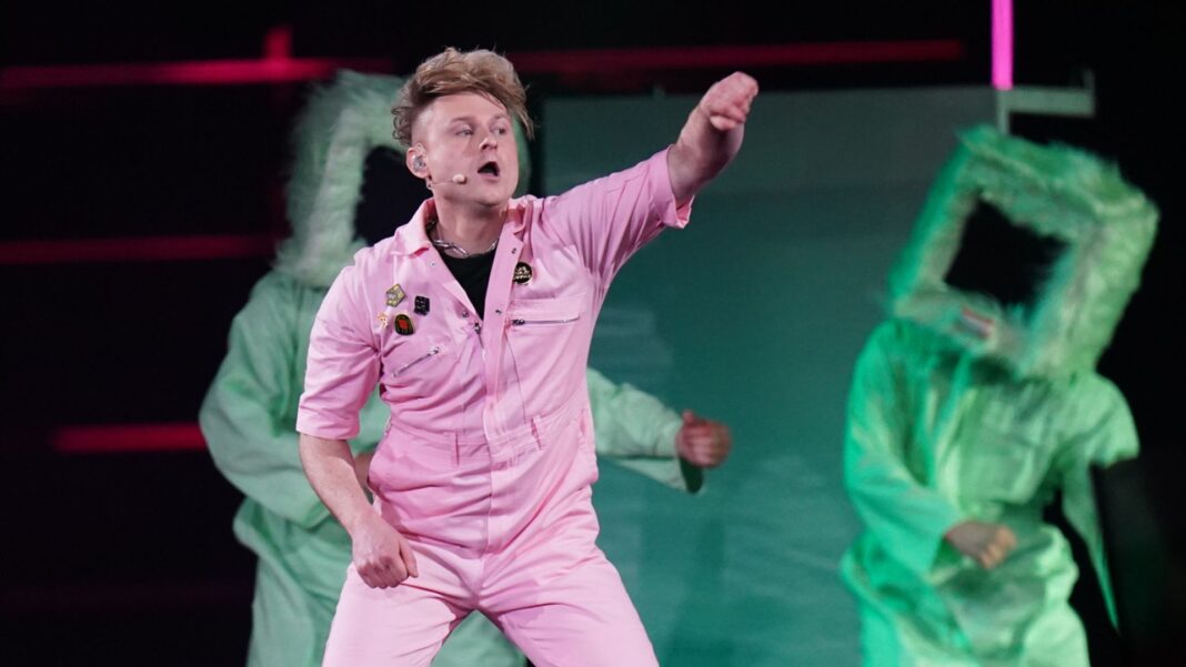UK’s ‘dismal’ Eurovision Song Contest record to be scrutinised by MPs Skynews look mum no computer 7250903