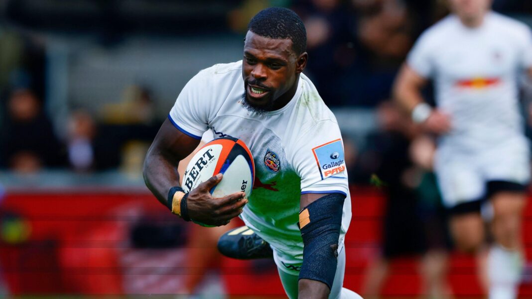 Christian Wade about to dive down to score a try for Newcastle Red Bulls
