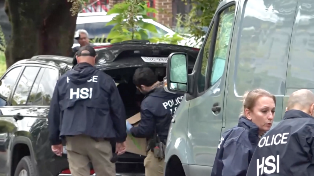 Immigration agents search Democratic congresswoman Ilhan Omar’s home HSI agents with boxes outside Ilhan Omar's home.