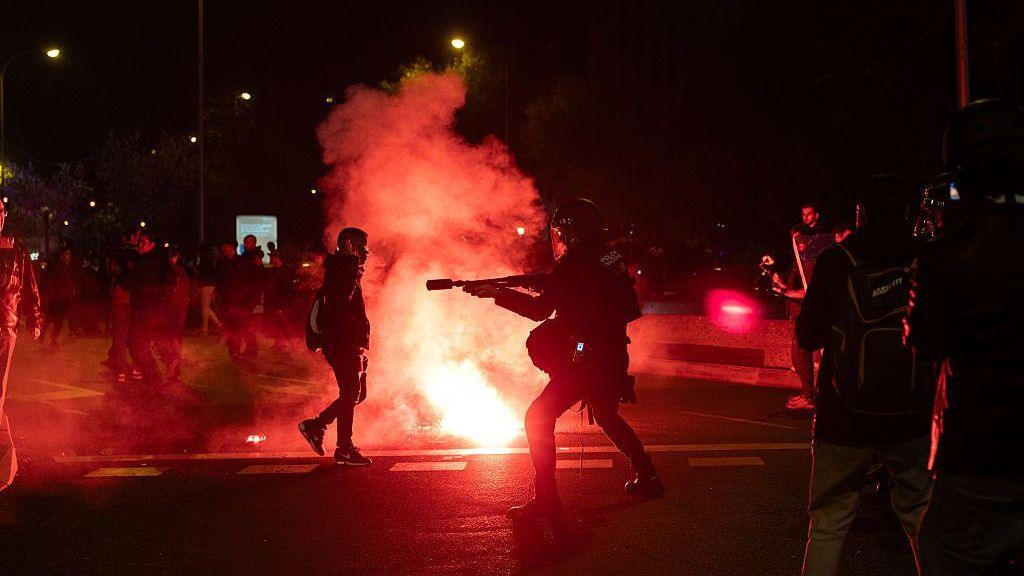 Disturbances broke out during a protest outside the Ministry of Transport and Sustainable Mobility to demand accountability following the rail accident on 28 October.