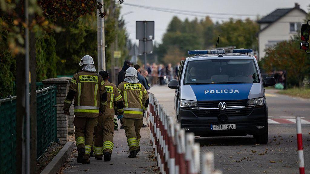 A police car and first responders pictured outside the John-Paul II primary school in Leszczydol-Nowiny, Poland, on October 8, 2026.