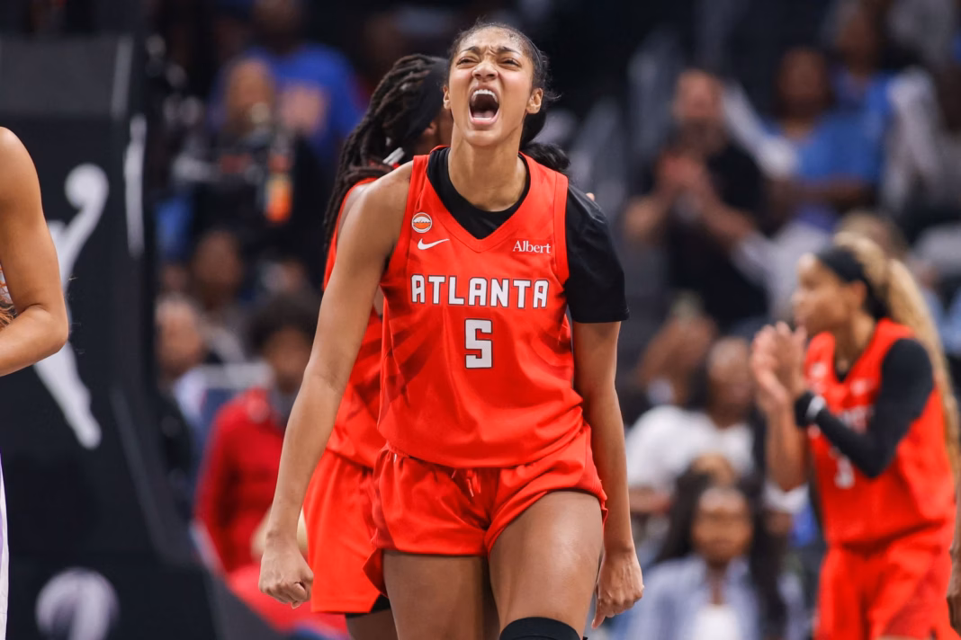 “Should be a tech for taunting”, “Valks bench filing a noise complaint” – WNBA Fans Lose It As Angel Reese Chirps At Valkyries Bench After And-1 “Should be a tech for taunting”, “Valks bench filing a noise complaint” – WNBA Fans Lose It As Angel Reese Chirps At Valkyries Bench After And-1