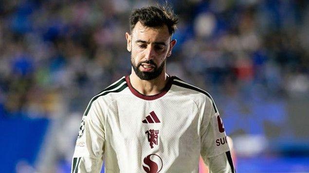 Bruno Fernandes looks dejected