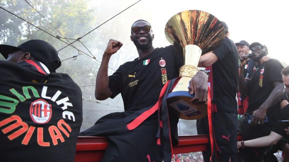 Fikayo Tomori celebrates