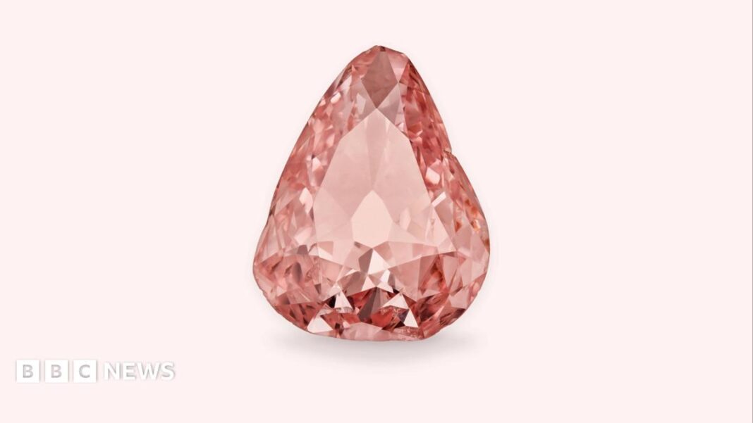 Rare pink diamond goes on display in France 100 years after amateur heist Rare pink diamond goes on display in France 100 years after amateur heist
