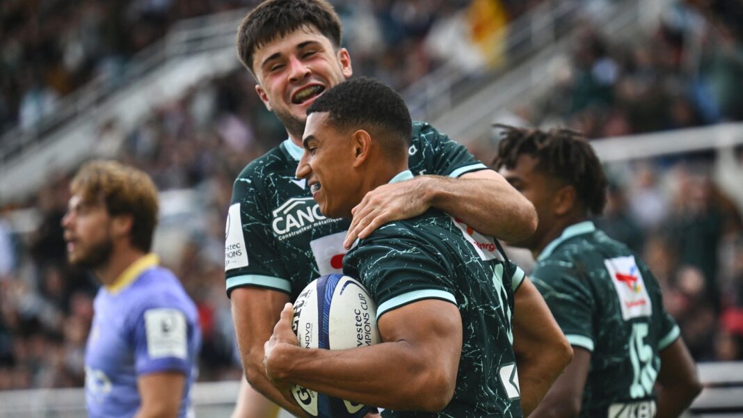 Late tries give Pau bonus-point win over Leicester Pau players celebrate a try against Leicester