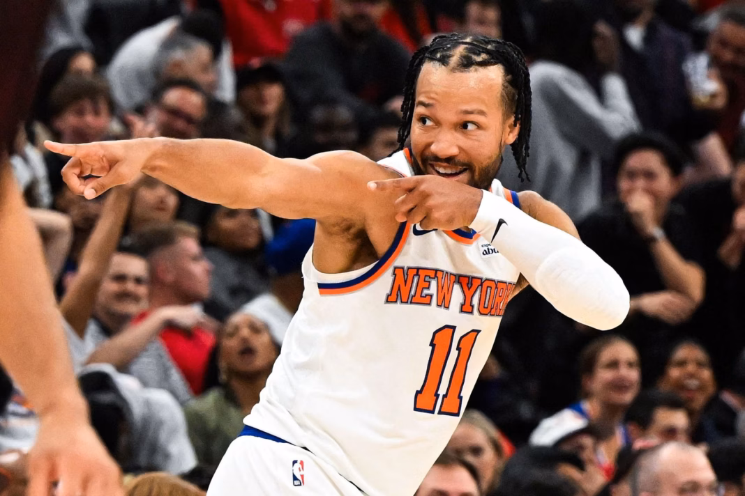 “This is Why The Knicks Lost” “Patted Him Four Times?” – NBA Fans React to Female Ref Grabbing Jalen Brunson in Awkward Moment  “This is Why The Knicks Lost” “Patted Him Four Times?” – NBA Fans React to Female Ref Grabbing Jalen Brunson in Awkward Moment Â