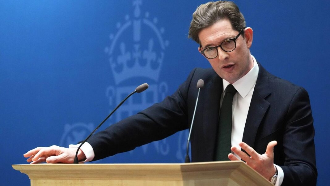 MI5 chief warns of threats to UK from Russia, Iran and AI Ken McCallum stands at a podium in a dark suit and white shirt